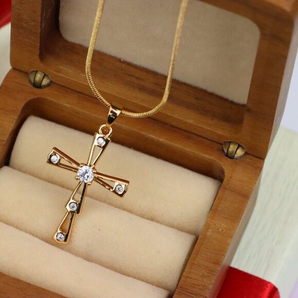 "Elegant Rose Gold Cross Pendant with Sparkling Center Stone, XPPT1833 - Picture 5 of 12